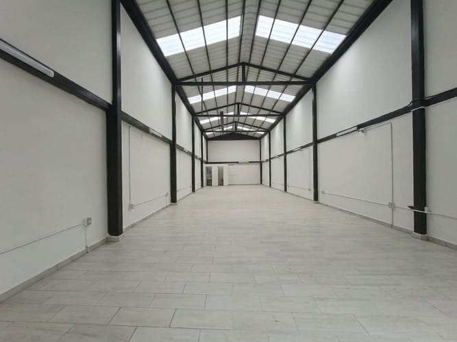 Bodega en arriendo en Camino Verde, Envigado, 210 m² · foto 8 de 11