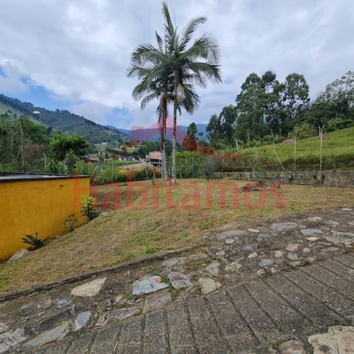 Casa de 3 alcobas en venta en Colasania, Medellín, 221 m² · foto 2 de 18