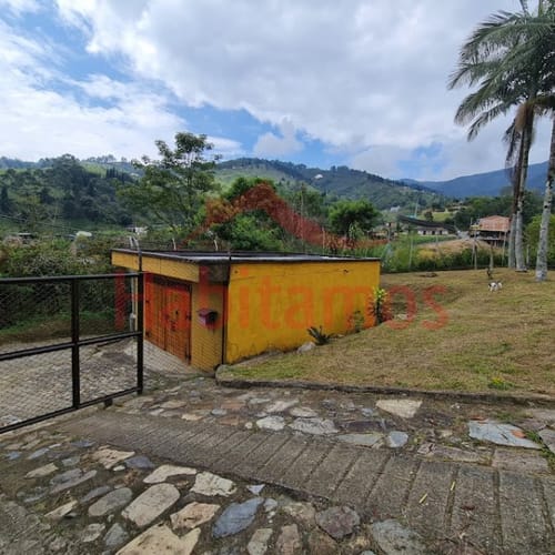 Casa de 3 alcobas en venta en Colasania, Medellín, 221 m² · foto 3 de 18