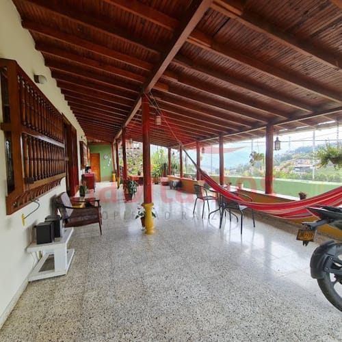 Casa de 3 alcobas en venta en Colasania, Medellín, 221 m² · foto 4 de 18