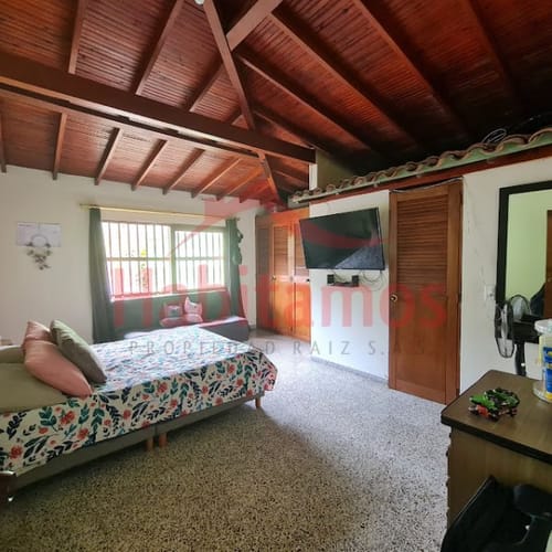 Casa de 3 alcobas en venta en Colasania, Medellín, 221 m² · foto 9 de 18