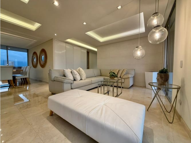 Apartamento de 3 alcobas en arriendo en El Poblado, Medellín, 278 m² · foto 2 de 24