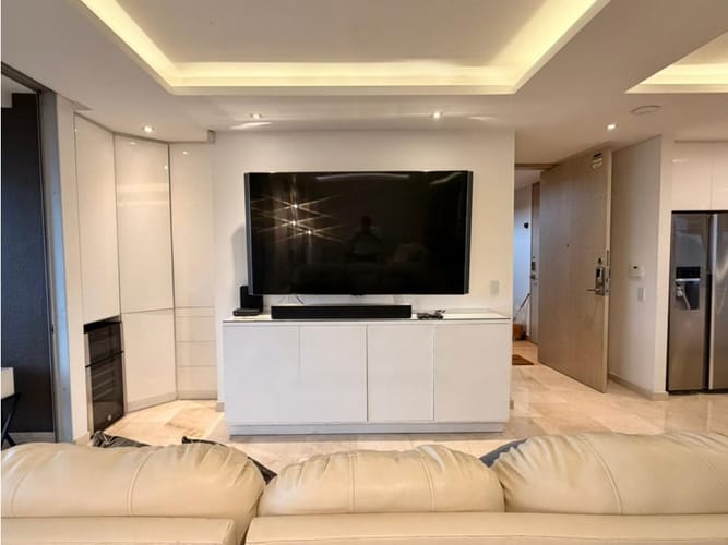 Apartamento de 3 alcobas en arriendo en El Poblado, Medellín, 278 m² · foto 3 de 24