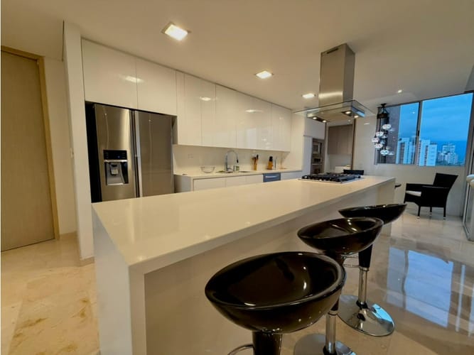 Apartamento de 3 alcobas en arriendo en El Poblado, Medellín, 278 m² · foto 9 de 24