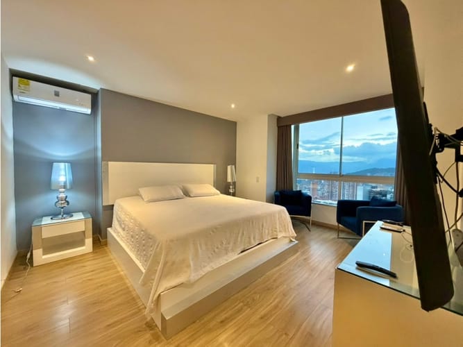 Apartamento de 3 alcobas en arriendo en El Poblado, Medellín, 278 m² · foto 12 de 24