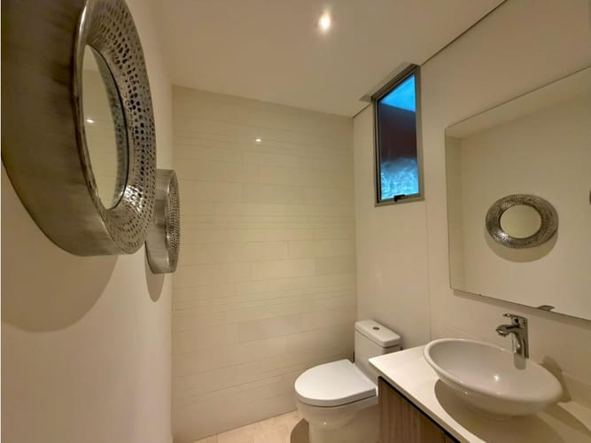 Apartamento de 3 alcobas en arriendo en El Poblado, Medellín, 278 m² · foto 14 de 24