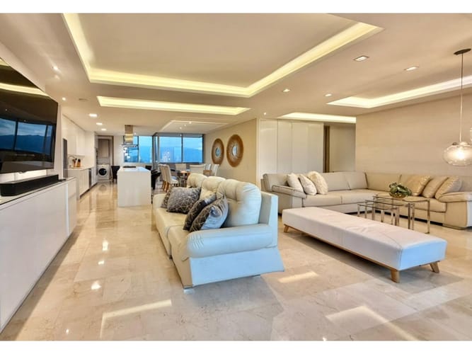 Apartamento de 3 alcobas en arriendo en El Poblado, Medellín, 278 m² · foto 18 de 24