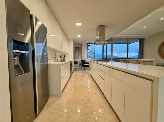 Apartamento de 3 alcobas en arriendo en El Poblado, Medellín, 278 m² · foto 23 de 24