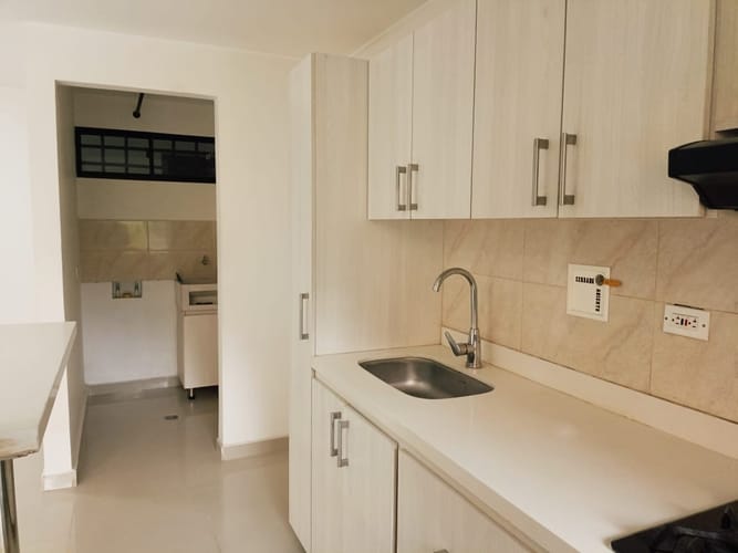 Apartamento de 3 alcobas en arriendo en Belén, Medellín, 78 m² · foto 4 de 15