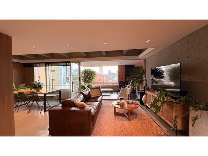 Apartamento de 3 alcobas en venta en El Tesoro, Medellín, 154 m² · foto 2 de 24