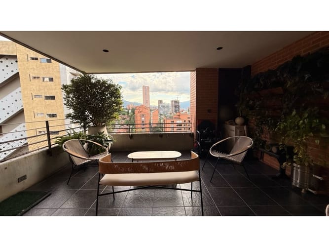 Apartamento de 3 alcobas en venta en El Tesoro, Medellín, 154 m² · foto 5 de 24