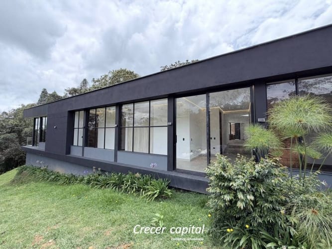 Casa de 4 alcobas en arriendo en Las Palmas, Envigado, 400 m² · foto 2 de 24