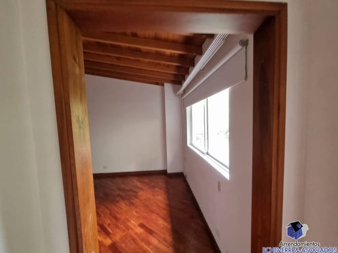 Casa de 3 alcobas en arriendo en El Poblado, Medellín, 338 m² · foto 8 de 24