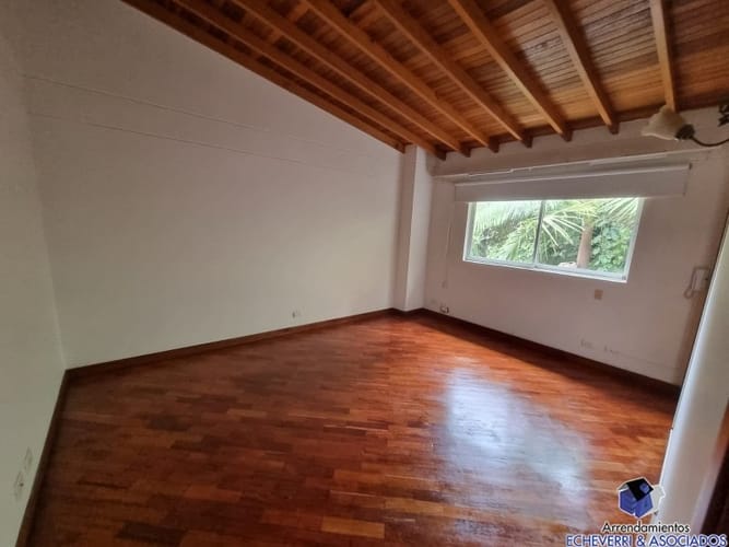 Casa de 3 alcobas en arriendo en El Poblado, Medellín, 338 m² · foto 12 de 24