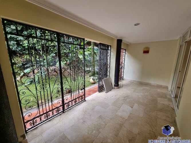 Casa de 3 alcobas en venta en El Poblado, Medellín, 338 m² · foto 5 de 24