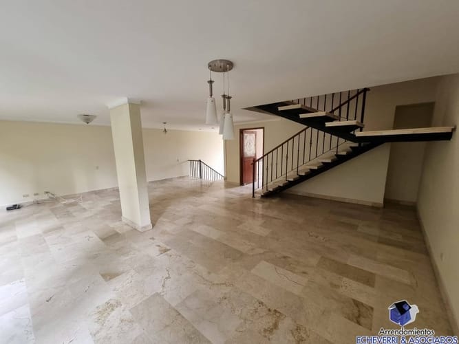 Casa de 3 alcobas en venta en El Poblado, Medellín, 338 m² · foto 7 de 24