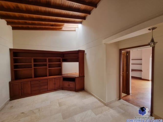 Casa de 3 alcobas en venta en El Poblado, Medellín, 338 m² · foto 11 de 24