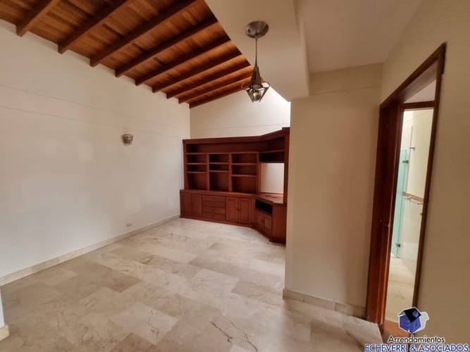 Casa de 3 alcobas en venta en El Poblado, Medellín, 338 m² · foto 14 de 24