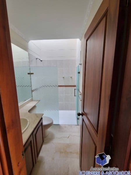 Casa de 3 alcobas en venta en El Poblado, Medellín, 338 m² · foto 17 de 24
