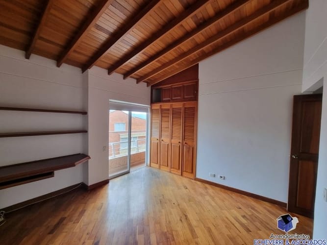 Casa de 3 alcobas en venta en El Poblado, Medellín, 338 m² · foto 18 de 24