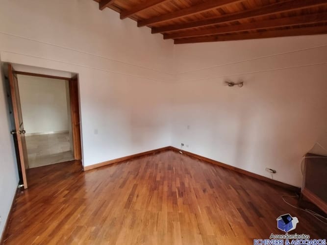 Casa de 3 alcobas en venta en El Poblado, Medellín, 338 m² · foto 19 de 24