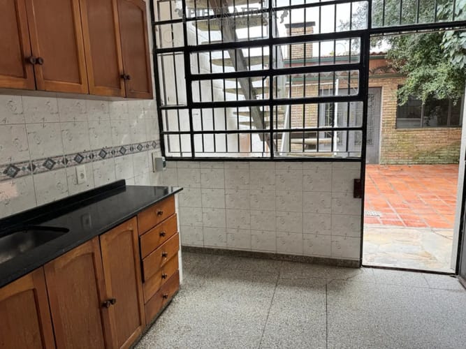 Casa en alquiler, 4 dormitorios, 3 baños, patio, garaje. Carrasco. · Foto 3