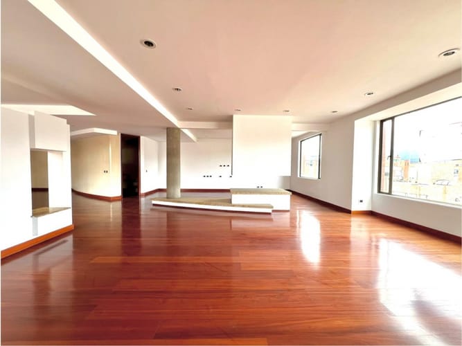 Apartamento de 5 alcobas en arriendo en Santa Barbara, Bogotá, 384 m² · foto 3 de 24