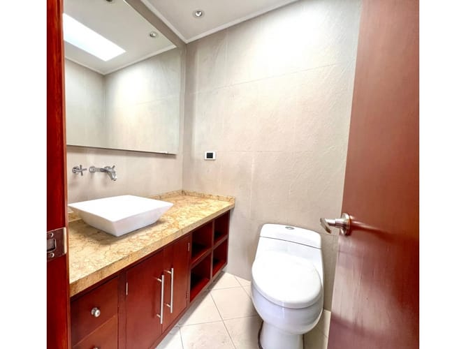 Apartamento de 5 alcobas en arriendo en Santa Barbara, Bogotá, 384 m² · foto 16 de 24