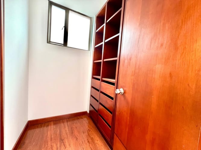 Apartamento de 5 alcobas en arriendo en Santa Barbara, Bogotá, 384 m² · foto 19 de 24