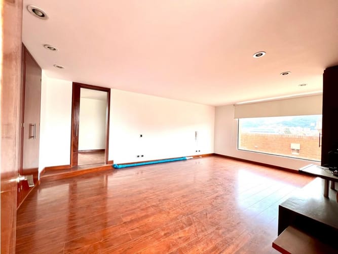 Apartamento de 5 alcobas en arriendo en Santa Barbara, Bogotá, 384 m² · foto 21 de 24