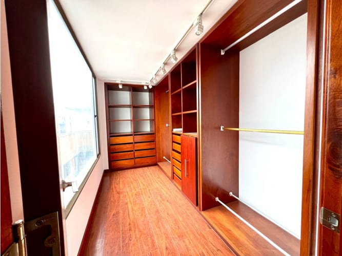 Apartamento de 5 alcobas en arriendo en Santa Barbara, Bogotá, 384 m² · foto 22 de 24