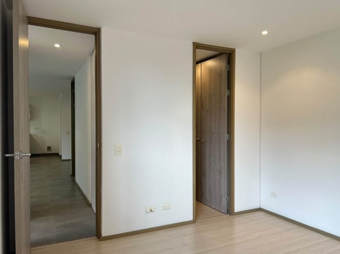 Apartamento de 2 alcobas en venta en Loma Del Chocho, Envigado, 77 m² · foto 14 de 19