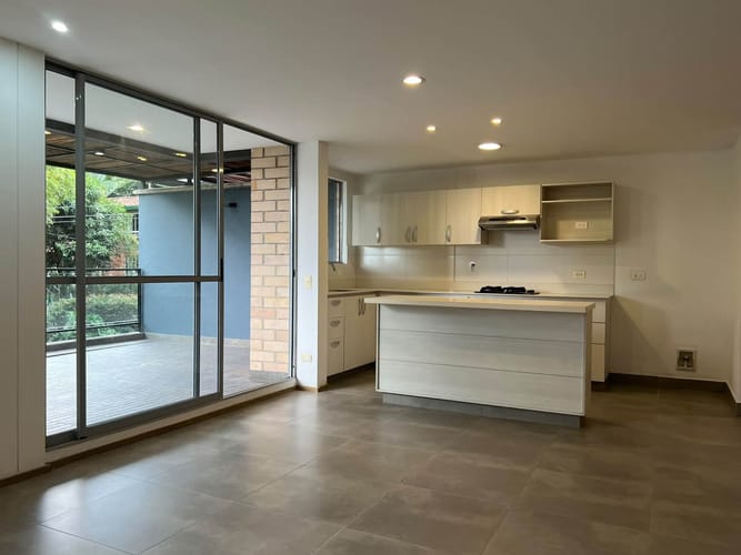 Apartamento de 2 alcobas en venta en Loma Del Chocho, Envigado, 77 m² · foto 4 de 19