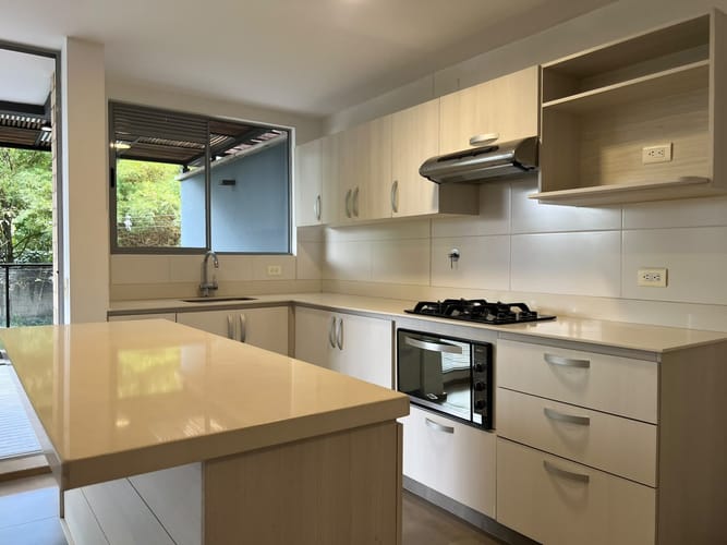 Apartamento de 2 alcobas en venta en Loma Del Chocho, Envigado, 77 m² · foto 5 de 19