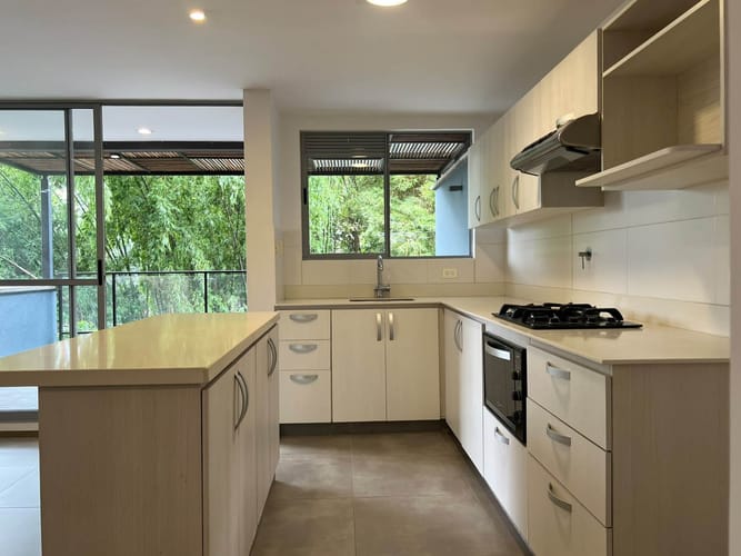 Apartamento de 2 alcobas en venta en Loma Del Chocho, Envigado, 77 m² · foto 3 de 19