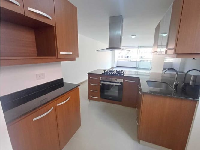 Apartamento de 3 alcobas en arriendo en Cumbres, Envigado, 95 m² · foto 2 de 18