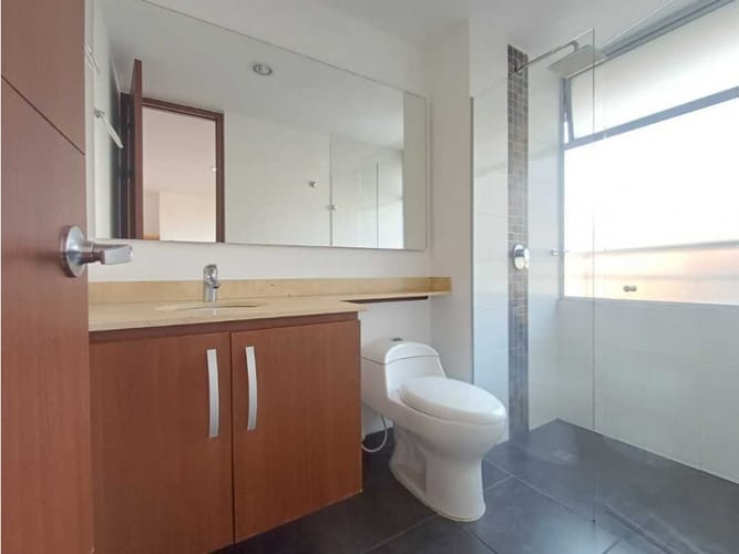 Apartamento de 3 alcobas en arriendo en Cumbres, Envigado, 95 m² · foto 15 de 18