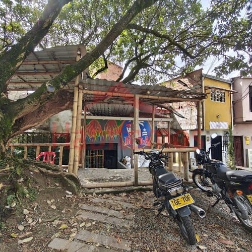 Casa de 9 alcobas en venta en Belén Rincón, Medellín, 257 m² · foto 10 de 18