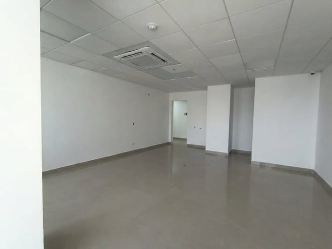 Oficina en arriendo en Manga, Cartagena, 59 m² · foto 2 de 5