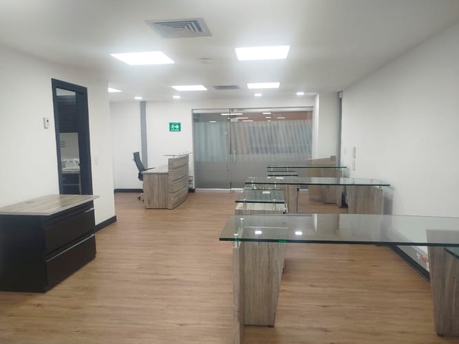 Oficina en arriendo en El Poblado, Medellín, 65 m² · foto 2 de 15