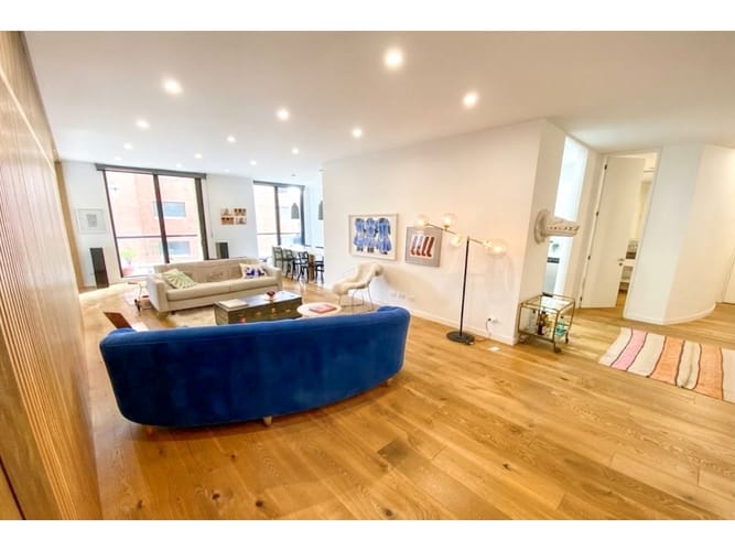Apartamento de 2 alcobas en venta en El Refugio, Bogotá, 169 m² · foto 2 de 13