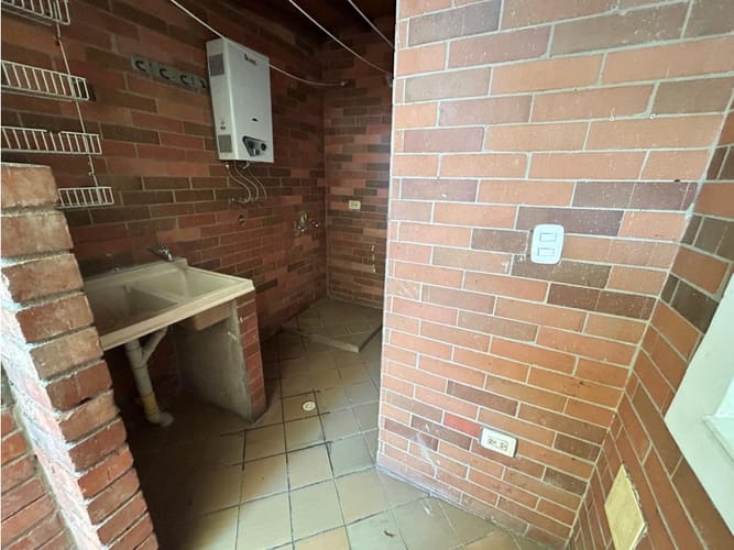 Casa de 6 alcobas en arriendo en Anillo Vial, Floridablanca, 205 m² · foto 10 de 24