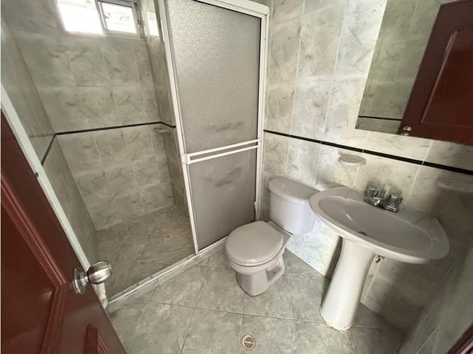 Casa de 6 alcobas en arriendo en Anillo Vial, Floridablanca, 205 m² · foto 23 de 24