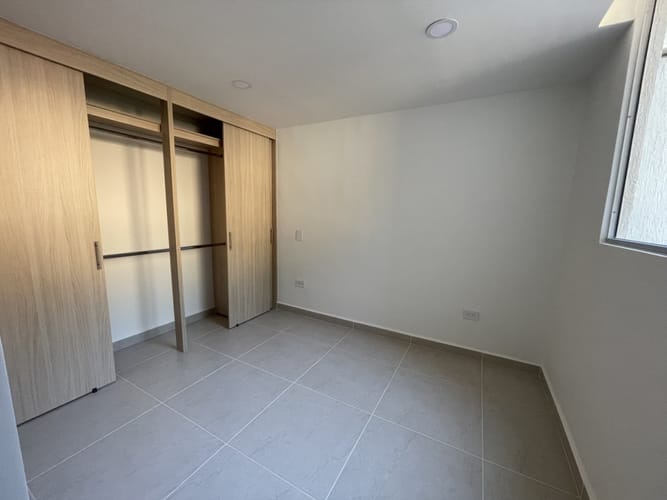 Apartamento de 3 alcobas en arriendo en Cuatro Esquinas, Rionegro, 76 m² · foto 13 de 14