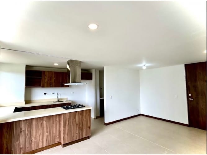 Apartamento de 3 alcobas en venta en Loma De Los Bernal, Rionegro, 84 m² · foto 2 de 14