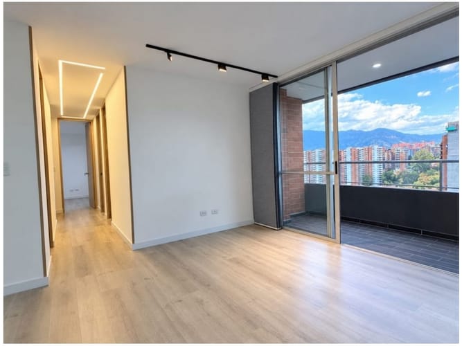 Apartamento de 3 alcobas en venta en Cristo Rey, Medellín, 86 m² · foto 3 de 18