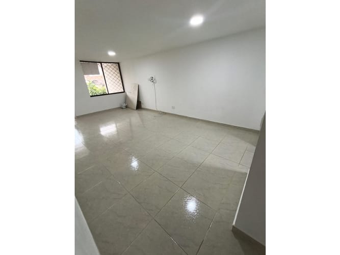 Apartamento de 2 alcobas en arriendo en Belén Rosales, Medellín, 75 m² · foto 3 de 16