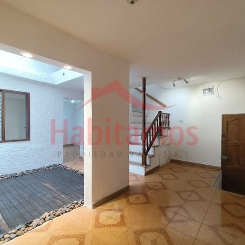 Casa de 5 alcobas en arriendo en Santa Mónica, Medellín, 120 m² · foto 2 de 23