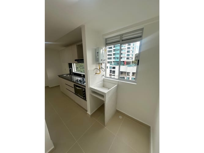 Apartamento en arriendo en Las Lomitas, Medellín, 91 m² · foto 2 de 24