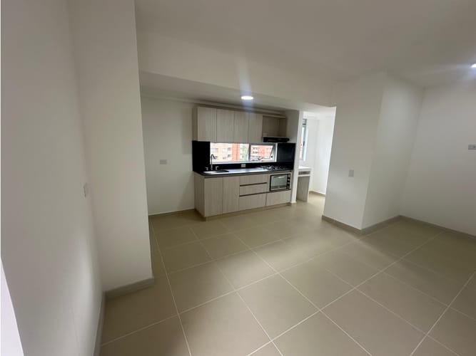 Apartamento en arriendo en Las Lomitas, Medellín, 91 m² · foto 3 de 24